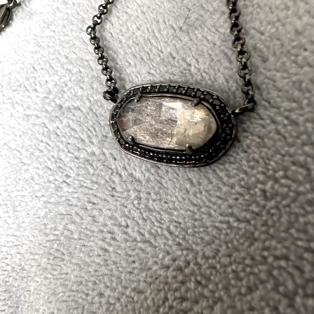 Kendra Scott necklace